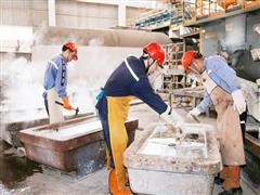 “鋅火”淬匠心 攻堅破難關——記“全國質量信得過班組”馳宏新材料廠鋅熔鑄熱鍍合金班